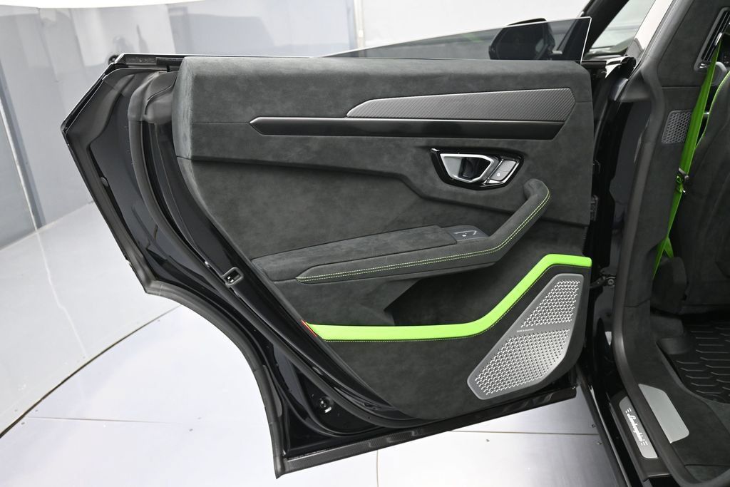 Used 2024 Lamborghini Urus Performante AWD/4WD image 24