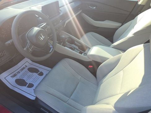 Used 2025 Honda Accord SE image 11