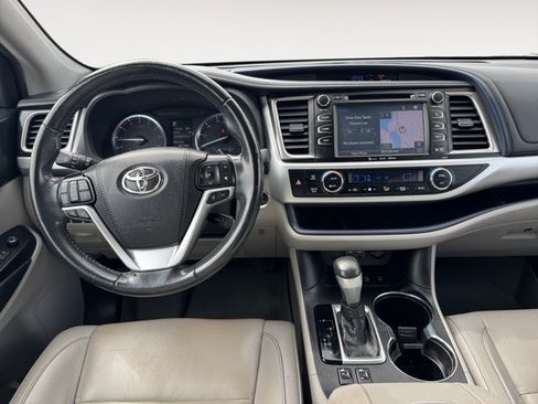 Used 2019 Toyota Highlander XLE AWD/4WD image 10