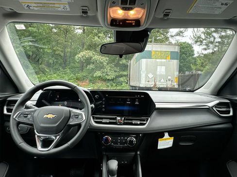 New 2026 Chevrolet TrailBlazer LT w/ LT Cold Weather Package FWD image 30