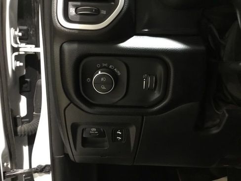 Used 2021 RAM 1500 Big Horn AWD/4WD image 38