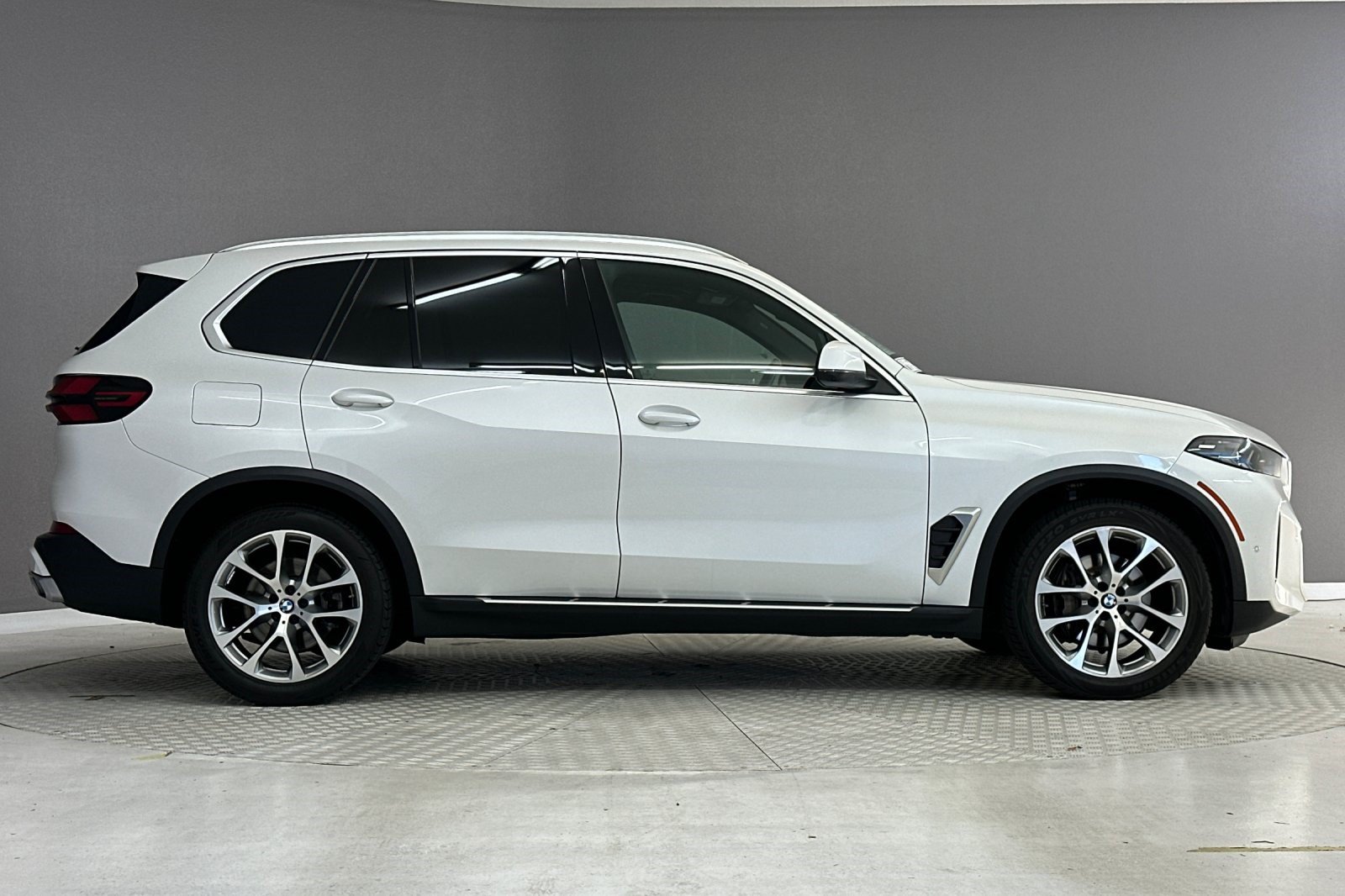 Used 2024 BMW X5 xDrive40i AWD/4WD image 8