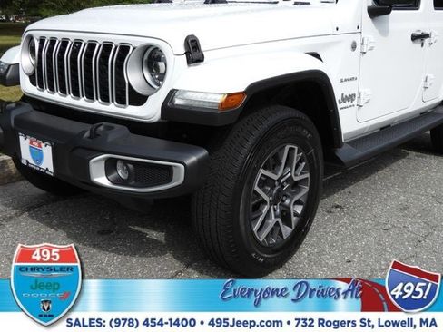 Used 2024 Jeep Wrangler Sahara w/ Technology Group image 9