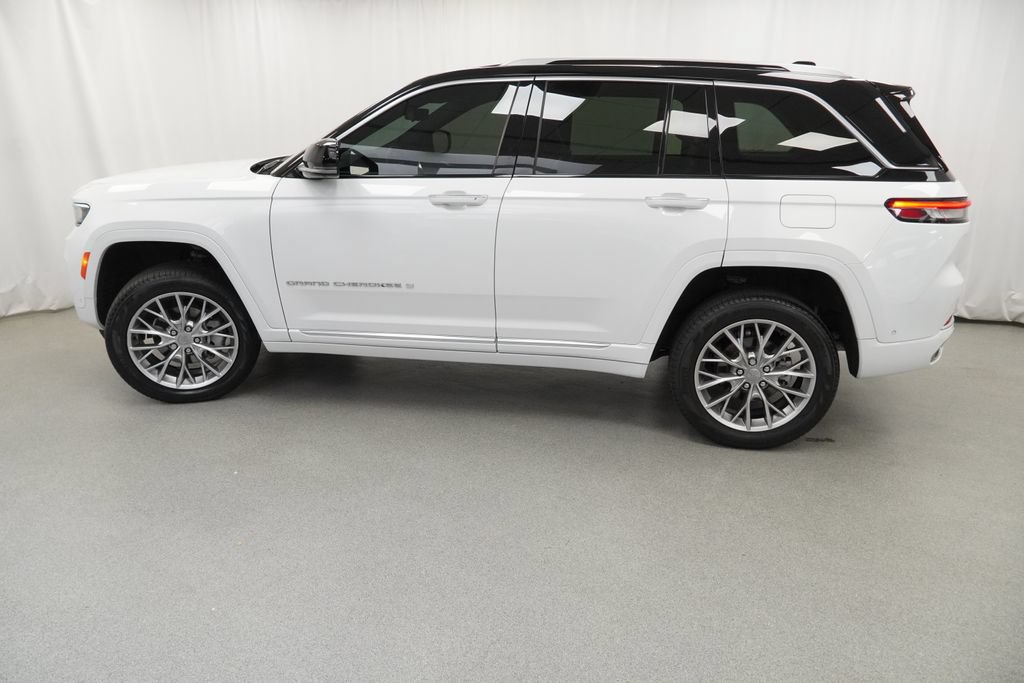 Certified 2022 Jeep Grand Cherokee Summit w/ Adv Protech Group IV AWD/4WD image 27