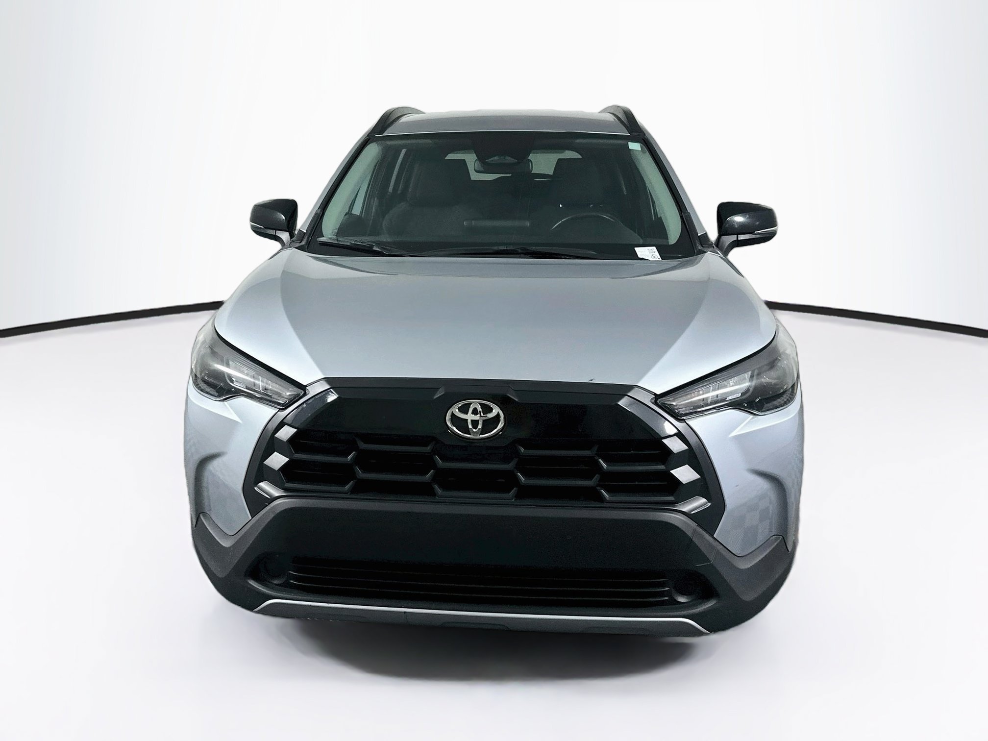 Used 2026 Toyota Corolla Cross LE FWD image 2
