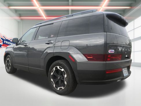 Used 2026 Hyundai Santa Fe SEL FWD image 2