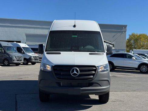 Used 2025 Mercedes-Benz Sprinter 2500 image 9