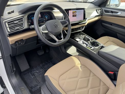 Used 2024 Volkswagen Atlas Cross Sport SE w/ Panoramic Sunroof Package image 17