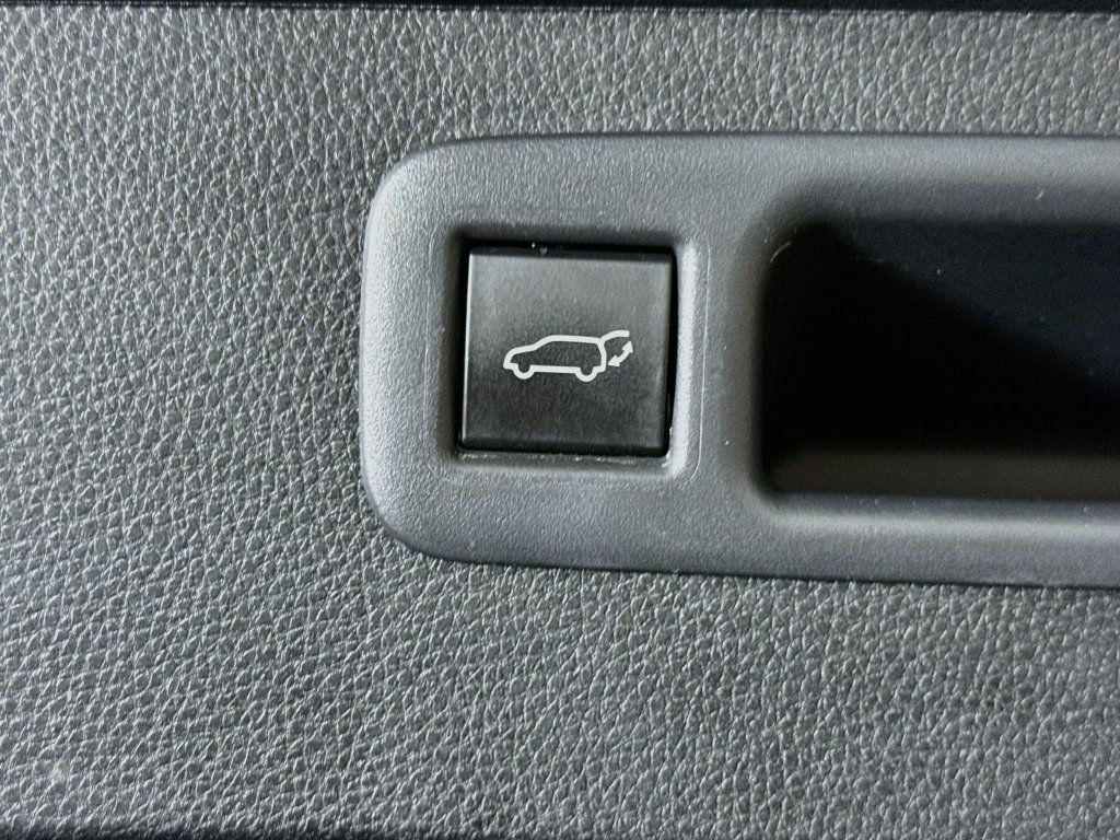 Used 2023 Toyota Highlander XLE FWD image 31