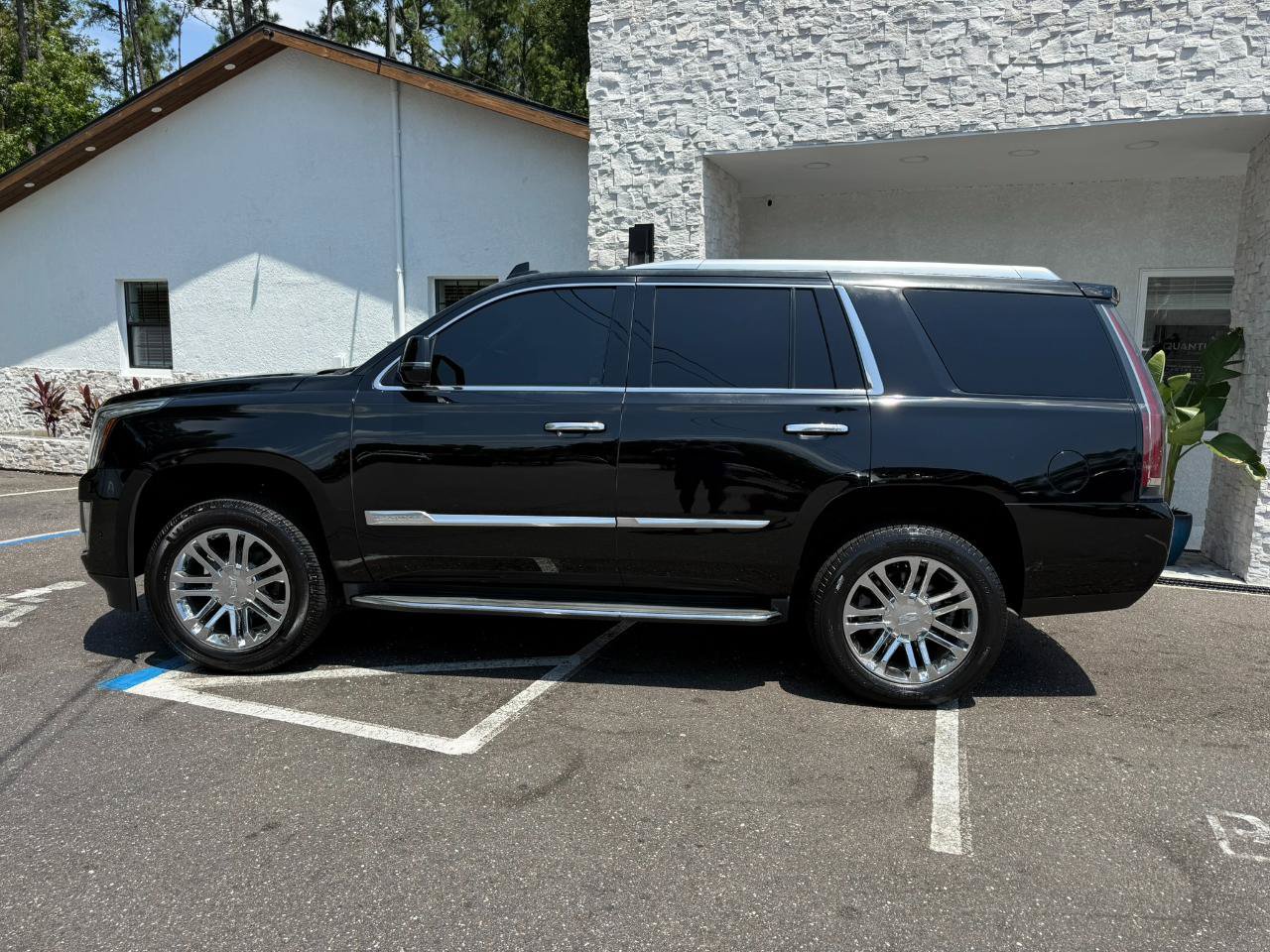Used 2017 Cadillac Escalade 2WD image 2