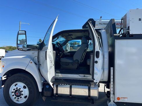 New 2026 Ford F750 2WD SuperCab Super Duty image 27