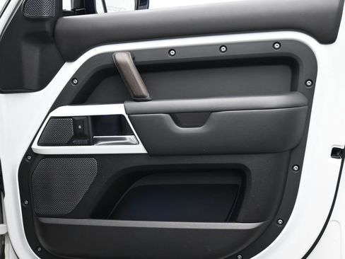 Used 2020 Land Rover Defender 110 HSE image 27