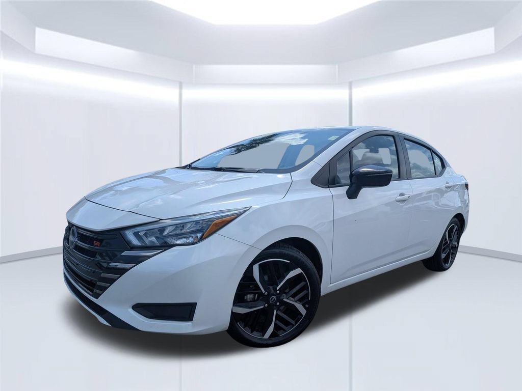 Used 2025 Nissan Versa SR FWD image 2
