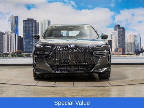 Used 2025 BMW 750e xDrive w/ Premium Package AWD/4WD image 3