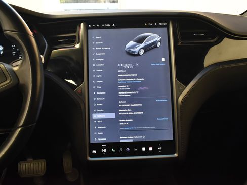 Used 2018 Tesla Model X 75D image 35