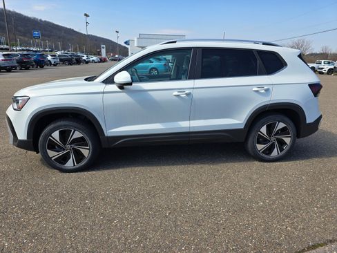 New 2026 Volkswagen Taos SE AWD/4WD image 4