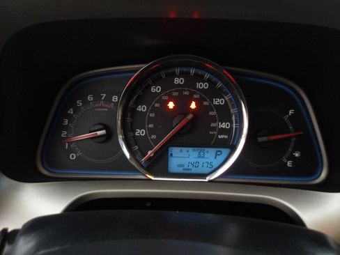 Used 2013 Toyota RAV4 Limited image 21