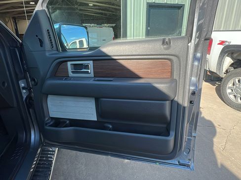 Used 2014 Ford F150 Lariat w/ Lariat Chrome Package image 19