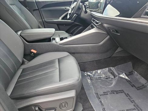 Used 2025 Audi Q5 Premium w/ Convenience Package image 22