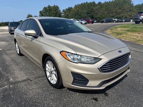 Used 2019 Ford Fusion SE FWD image 3