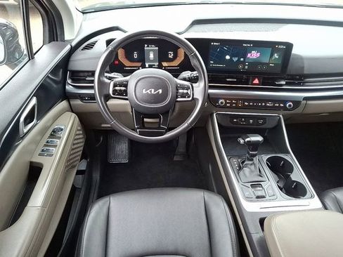 Used 2025 Kia Carnival image 13
