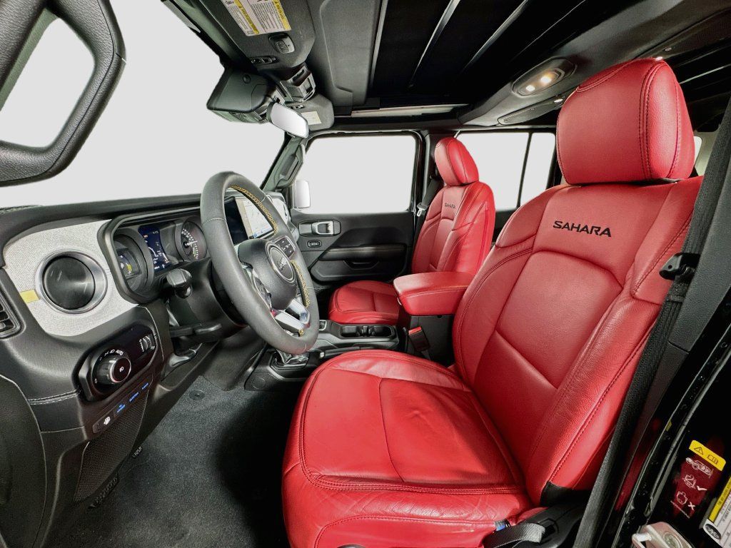 Used 2024 Jeep Wrangler Unlimited Sahara AWD/4WD image 12
