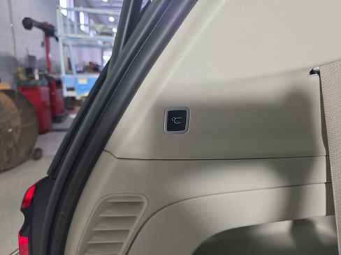 Used 2024 Chrysler Pacifica Limited image 34