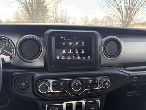 Certified 2021 Jeep Wrangler Sport AWD/4WD image 8
