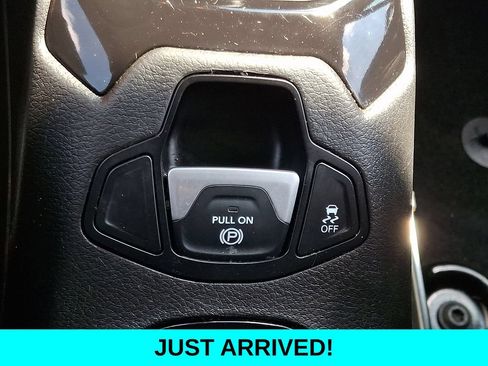 Used 2017 Jeep Renegade Altitude AWD/4WD image 25