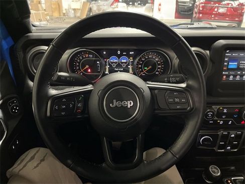 Used 2021 Jeep Gladiator Sport image 15