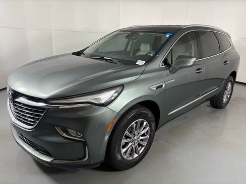 Used 2024 Buick Enclave Essence w/ Sound and Sites Package image 5