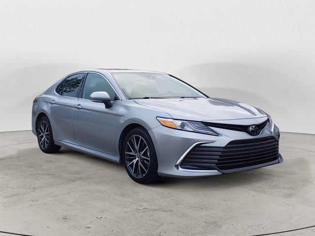 Used 2024 Toyota Camry XLE w/ Navigation Package AWD/4WD image 3