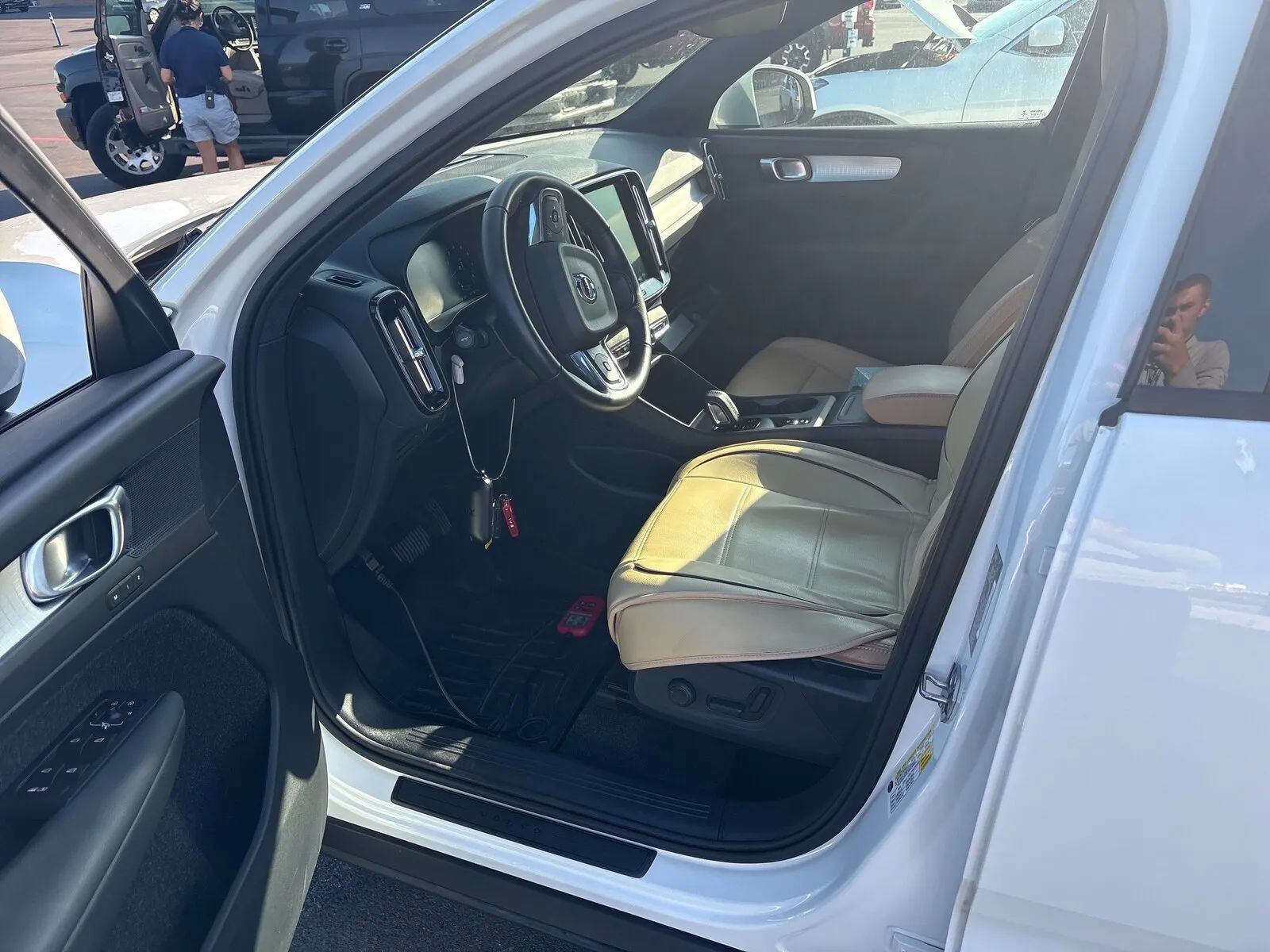 Used 2019 Volvo XC40 T5 Momentum AWD/4WD image 4