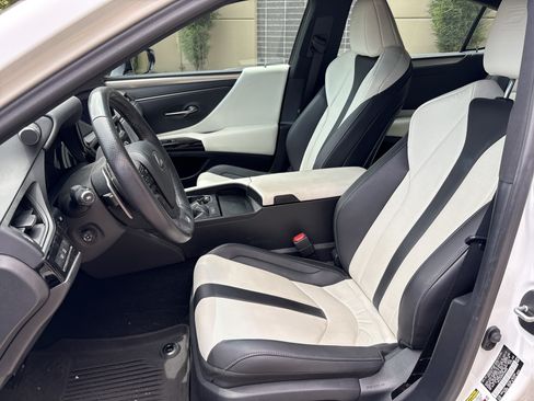 Used 2023 Lexus ES 350 F Sport w/ Accessory Package (Z1) FWD image 19