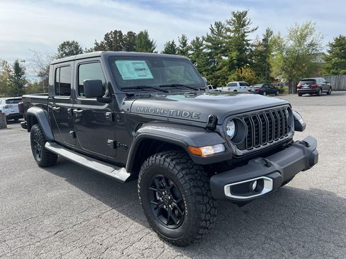 New 2025 Jeep Gladiator Sport image 3