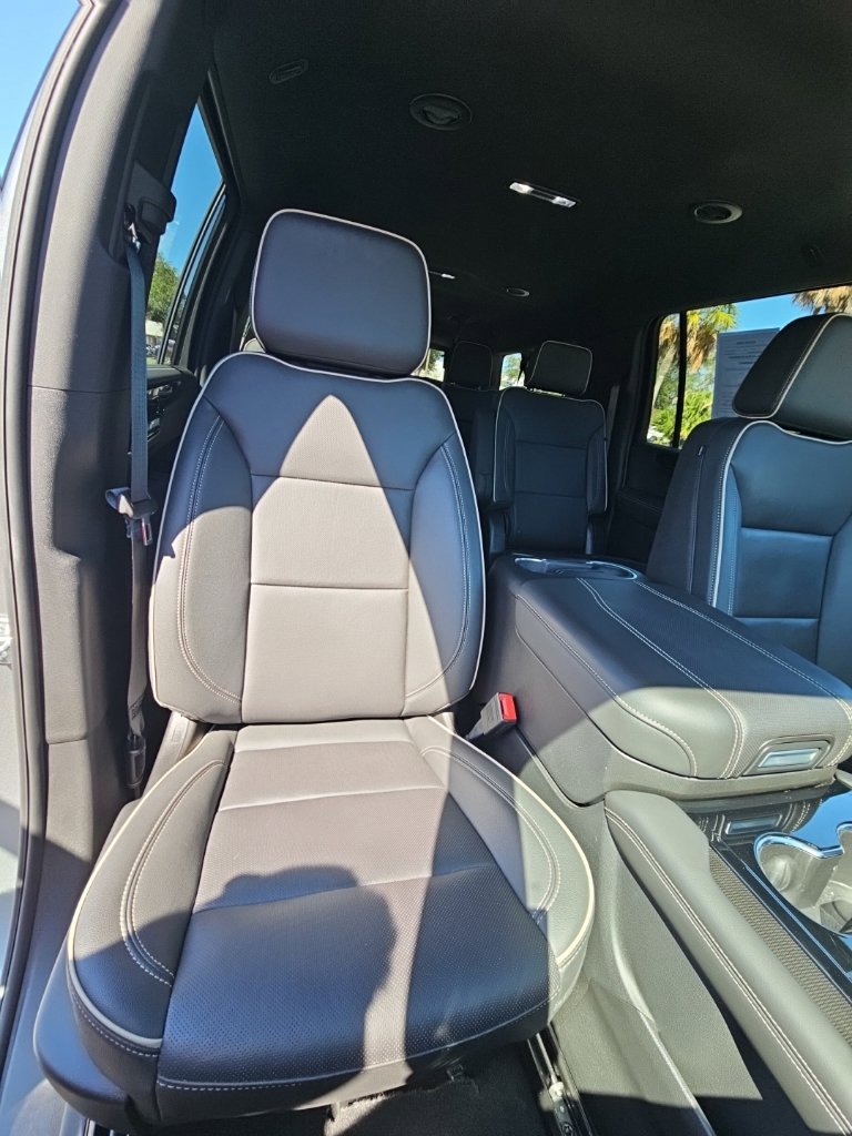 Used 2025 GMC Yukon XL Elevation AWD/4WD image 24
