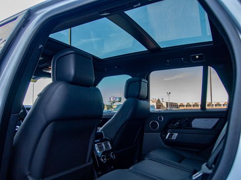 Used 2020 Land Rover Range Rover HSE image 29