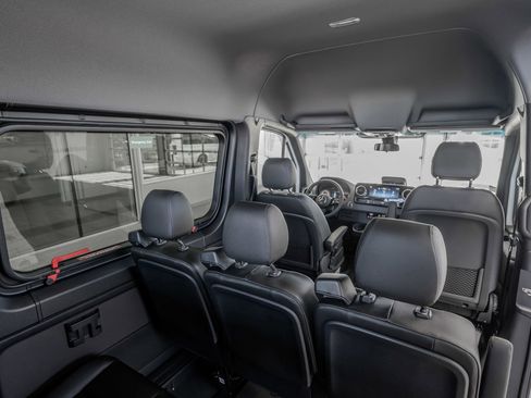 Used 2025 Mercedes-Benz Sprinter 2500 image 28