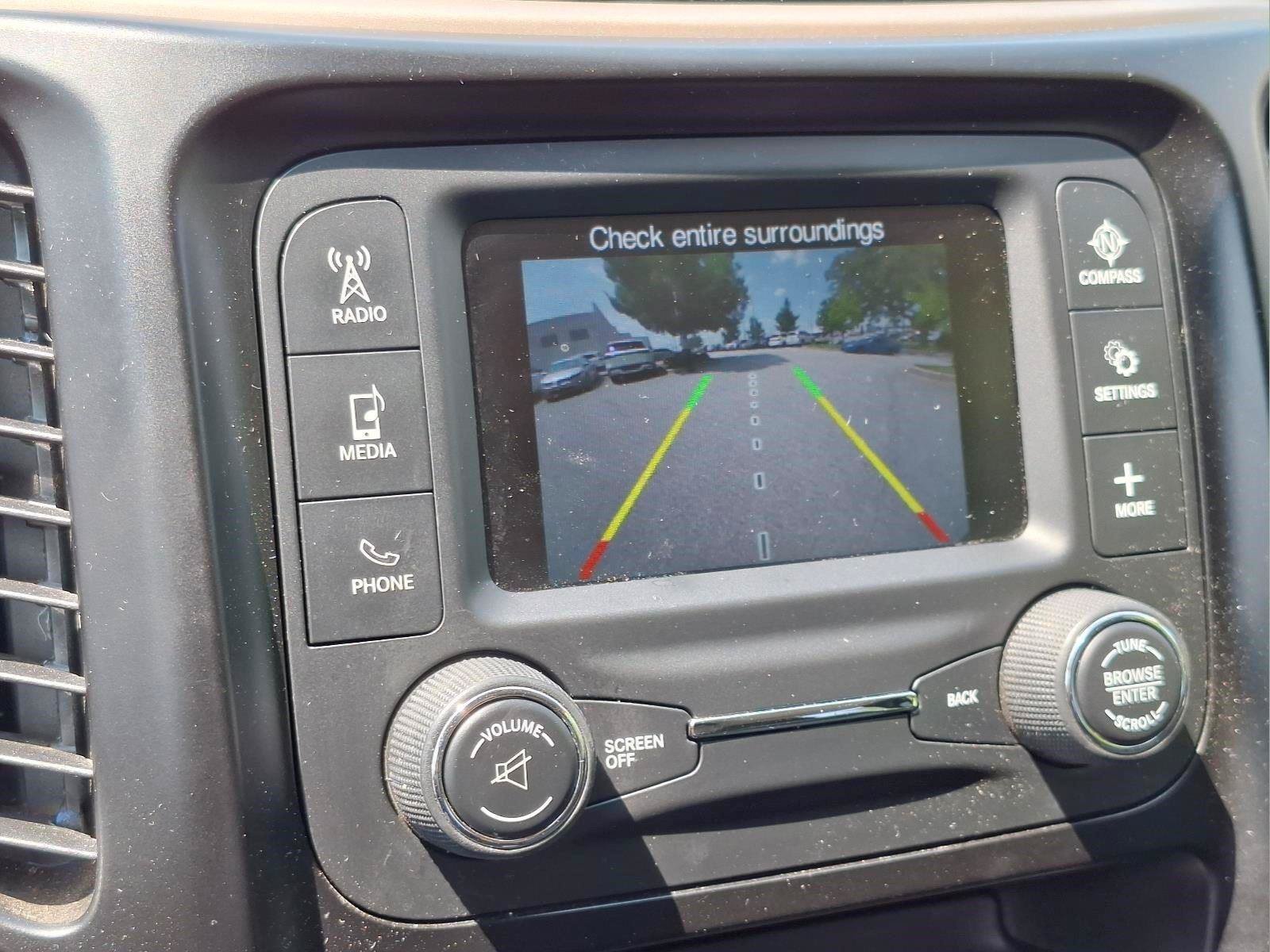 Used 2018 Jeep Cherokee Latitude w/ Altitude Package FWD image 26