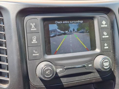 Used 2018 Jeep Cherokee Latitude w/ Altitude Package FWD image 26