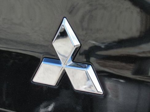 Used 2025 Mitsubishi Outlander SE FWD image 14