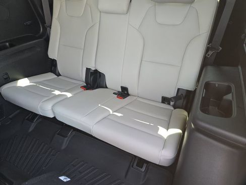 Used 2025 Kia Telluride S FWD image 22