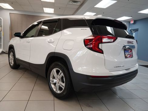 Used 2024 GMC Terrain SLE FWD image 3