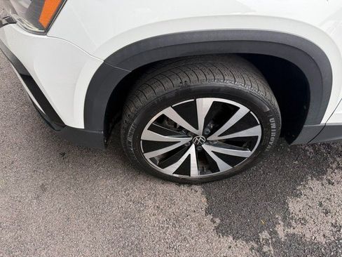 Used 2022 Volkswagen Taos SE FWD image 9