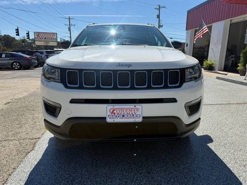 Used 2018 Jeep Compass Sport w/ Tech Group FWD image 8