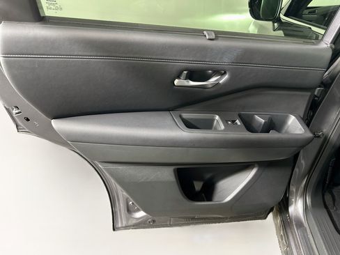 Used 2025 Nissan Pathfinder SL FWD image 26