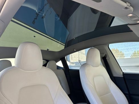 Used 2022 Tesla Model Y Performance AWD/4WD image 24