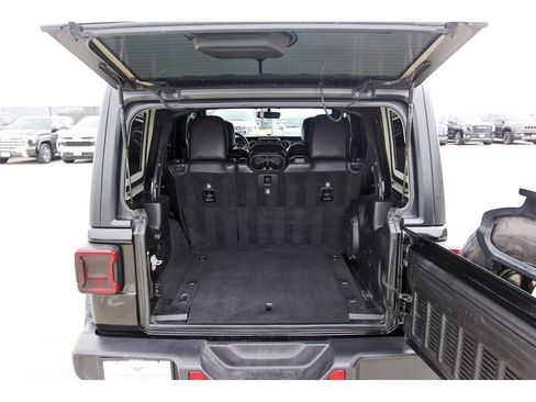 Used 2019 Jeep Wrangler Unlimited Sahara AWD/4WD image 28
