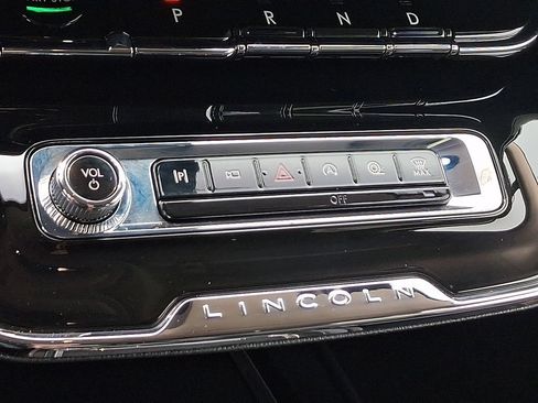 Certified 2023 Lincoln Corsair AWD w/ Equipment Group 101A image 17