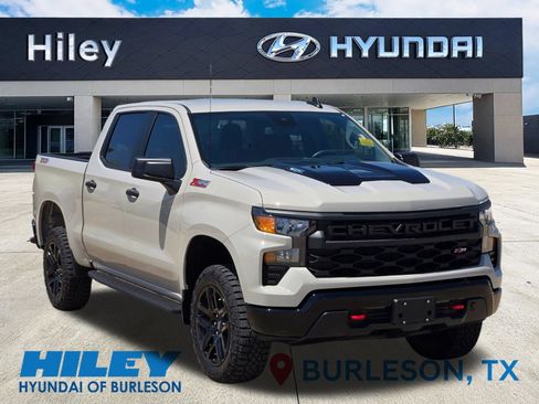 Used 2026 Chevrolet Silverado 1500 Custom Trail Boss AWD/4WD image 1